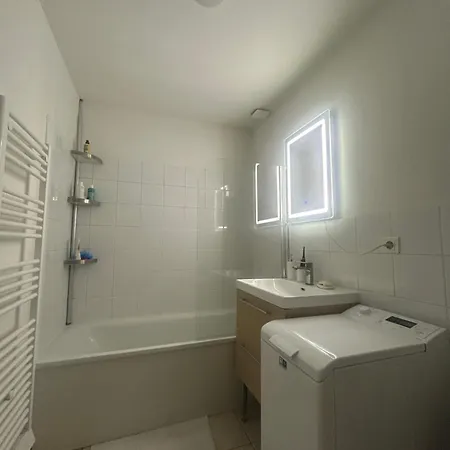Duplex Bordeaux - Place De Parking Privee - Tram Apartment *